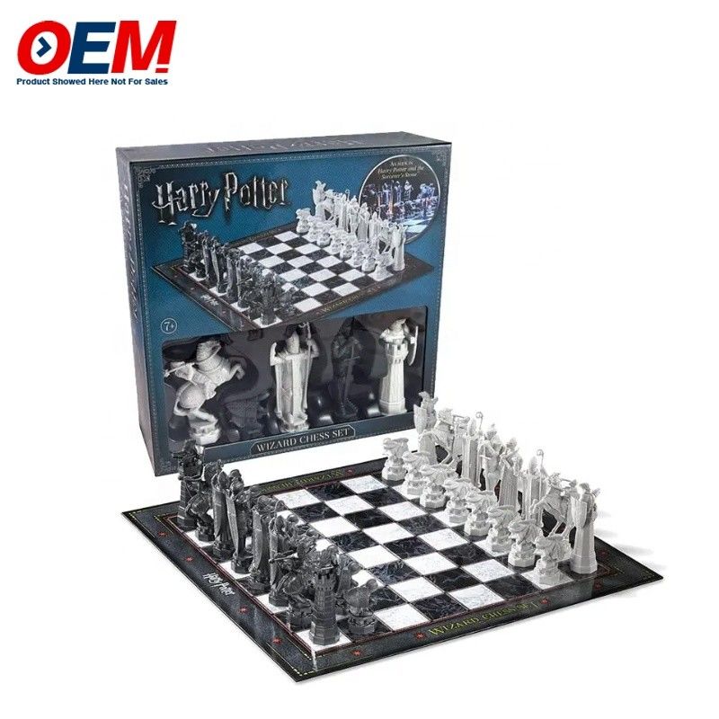 Conjunto de xadrez de personagens de plástico de PVC personalizado Figurinas de xadrez OEM Conjunto de tabuleiro de xadrez Faça brinquedo de xadrez engraçado
