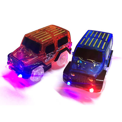 Automóveis iluminados por LED personalizados para pista de corrida de brilho brinquedo eletrônico de carro