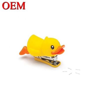 Pato de plástico em forma de desenho animado Stapler de escritório OEM brinquedo de plástico de animais Stapler escolar para estudantes